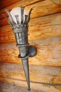 Kovaná nástenná lampa FAKĽA - exteriérové svietidlo (SE0700)